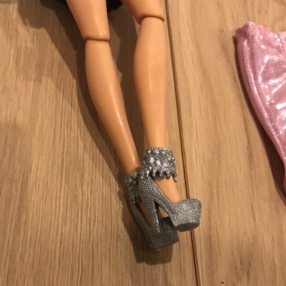 Like New! Barbie Xtra - Picture 8 of 8